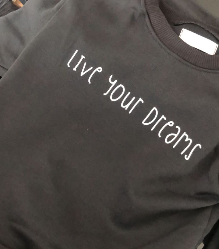 Polerón "Live Your Dreams" – Inspiración & Estilo
