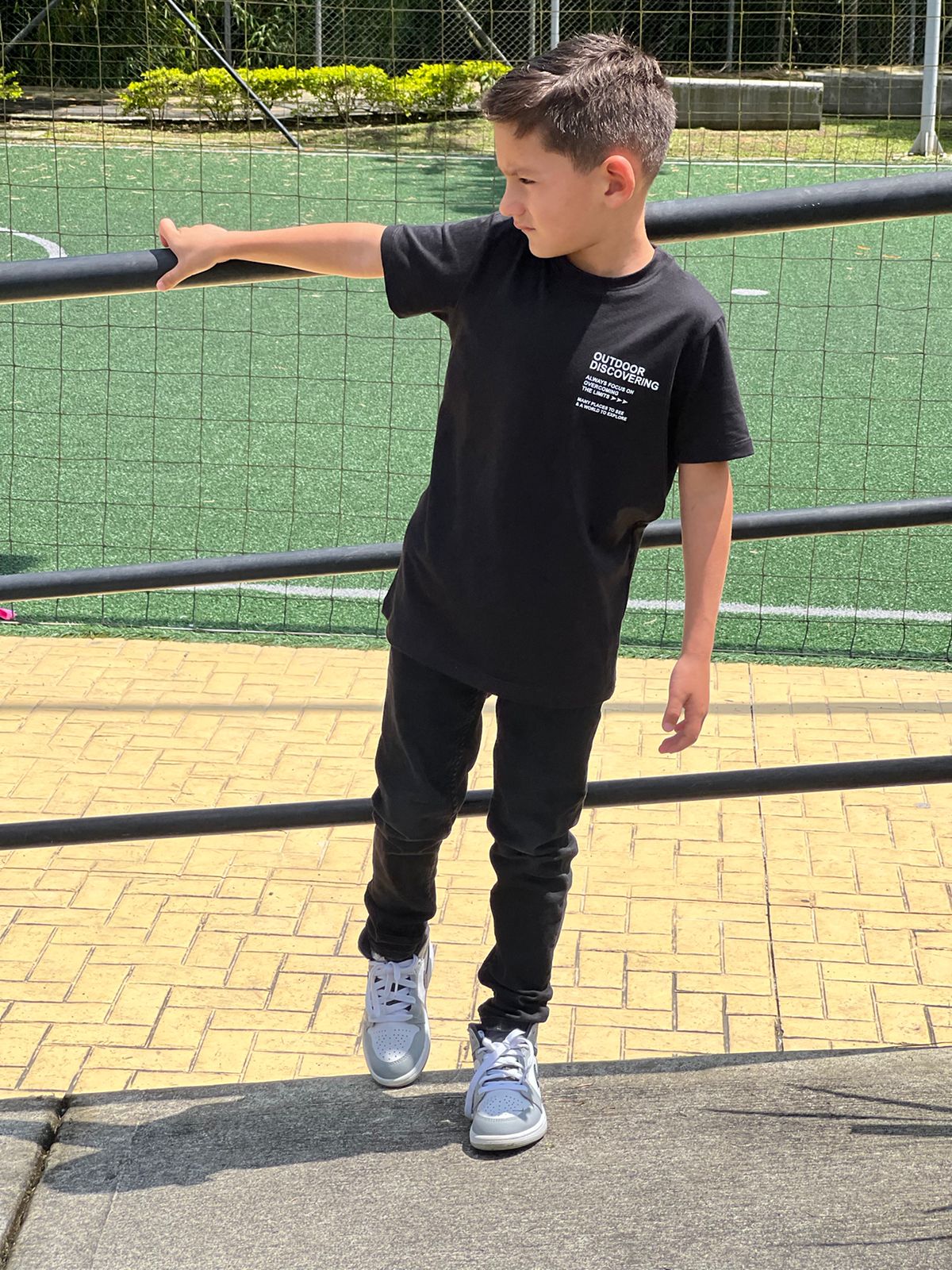 Polera Minimalista "Outdoor Discovering" Negra